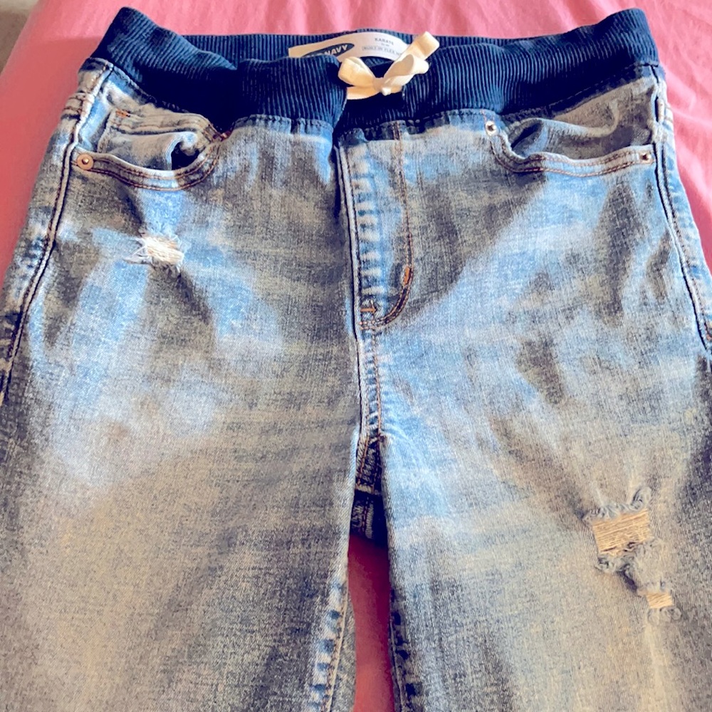 Karate Slim Distressed Shorts